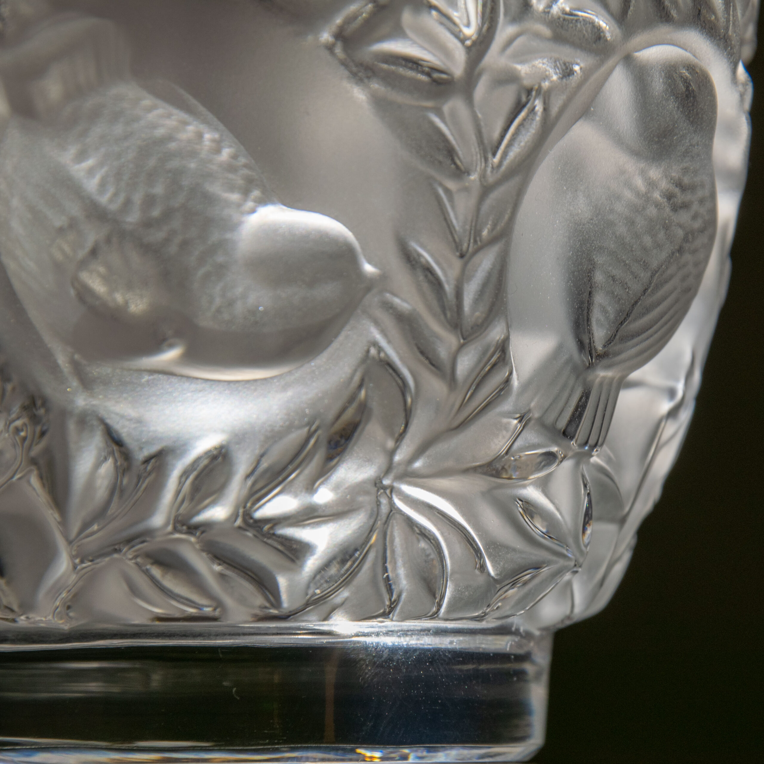 René Lalique Bagatelle Vase The round base is in transparent crystal.