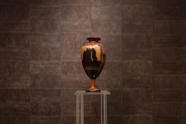 Vase en terre cuite néoclassique