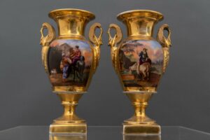 Paire de Anciens Vases en Porcelaine Époque Empire
