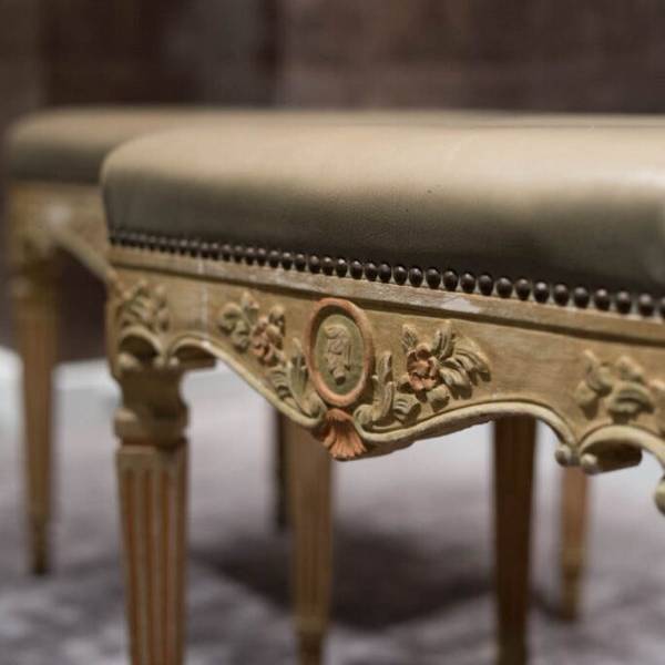 Deux Anciens Tabourets Italiens en Bois Laqué XIX Siècle