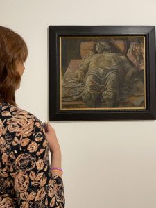 Sabrina Egidi viewing Afro Basaldella’s painting after Mantegna’s Dead Christ