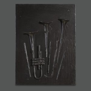 Opera Arman 1998 senza titolo trombe tagliate tubi metallici su pannello nero acrilico, stile accumulazione Nouveau Réalisme 81x60 cm archiviata