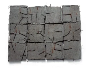 Galleria Appia Antica Composizione materica di Giuseppe Uncini con struttura essenziale e forte rilievo plastico.