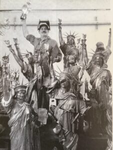 Maison Charles Statua della Libertà scultura in bronzo di Arman